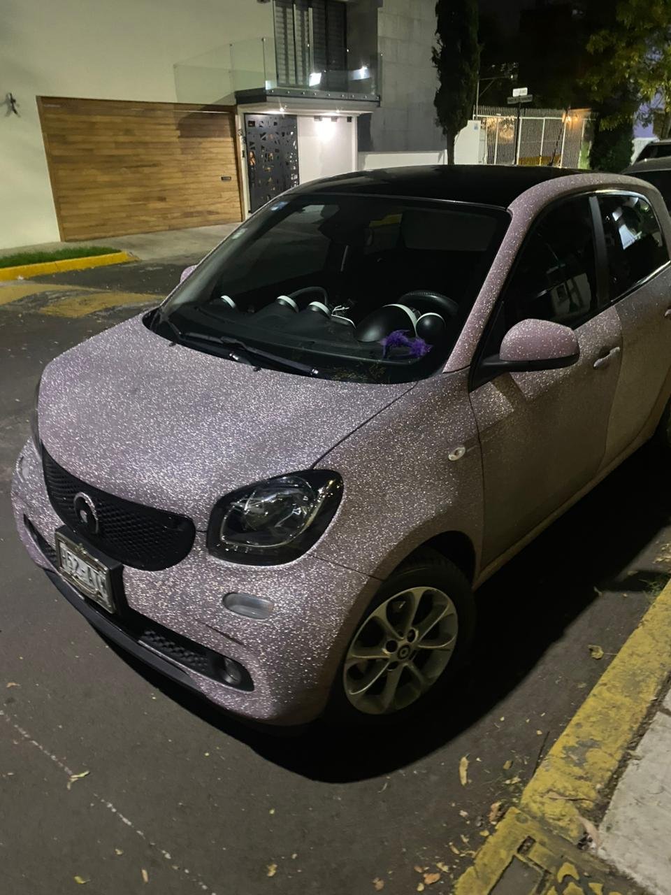 Smart ForFour con wrap rosa glitter